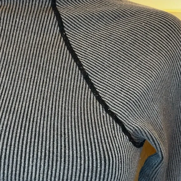 NUX Ribbed Black and Gray Turtleneck Sweater - Picture 3 of 7